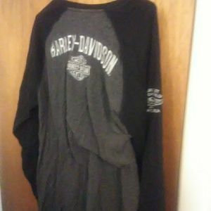 Man's long sleeves shirt